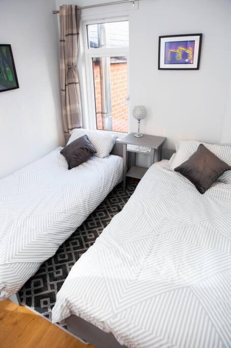 Cheerful 2 Bedroom House In The Heart Of Белфаст Екстер'єр фото