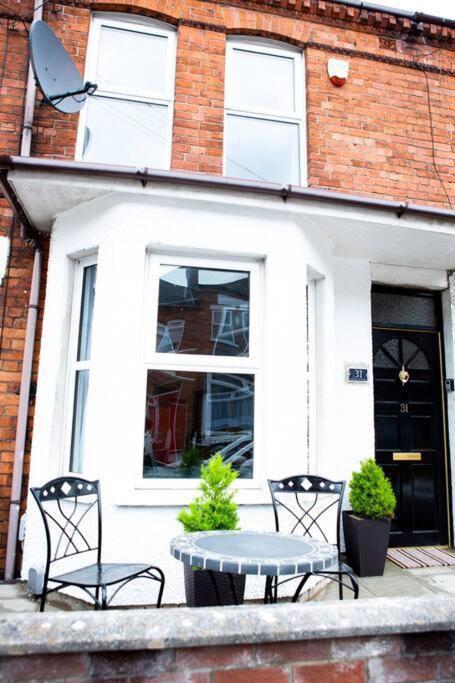 Cheerful 2 Bedroom House In The Heart Of Белфаст Екстер'єр фото