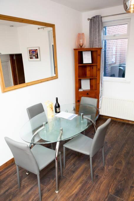 Cheerful 2 Bedroom House In The Heart Of Белфаст Екстер'єр фото