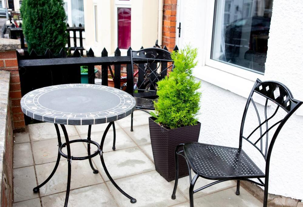 Cheerful 2 Bedroom House In The Heart Of Белфаст Екстер'єр фото