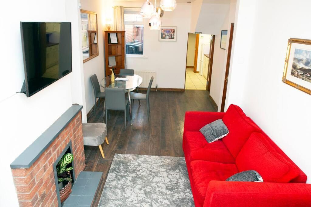 Cheerful 2 Bedroom House In The Heart Of Белфаст Екстер'єр фото